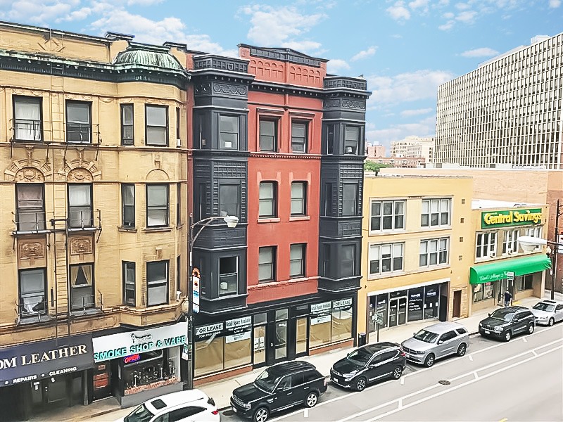 Greenstone-Partners-2835-North-Clark-Street